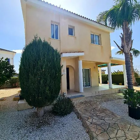 Cheerful 2 Bedroom Villa, Sea Views, Refurbished 2026 Vilă