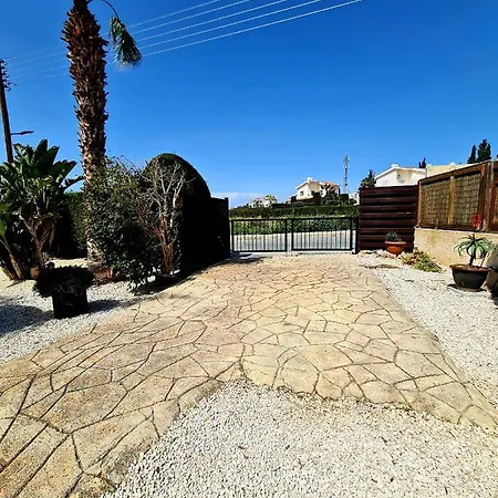 Cheerful 2 Bedroom Villa, Sea Views, Refurbished 2026 Villa *