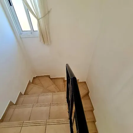 Βίλα Anastasia - Stunning Sea View, Cheerful 2 Bedroom Πέγεια