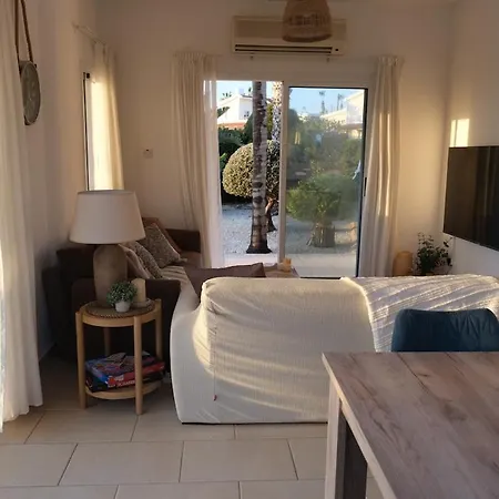 Villa Cheerful 2 Bedroom Villa, Sea Views, Refurbished 2026