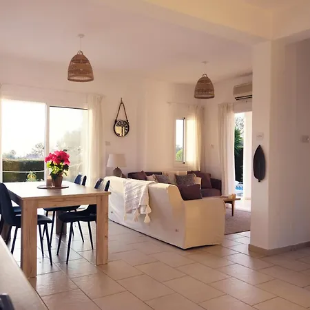 Cheerful 2 Bedroom Villa, Sea Views, Refurbished 2026 Villa