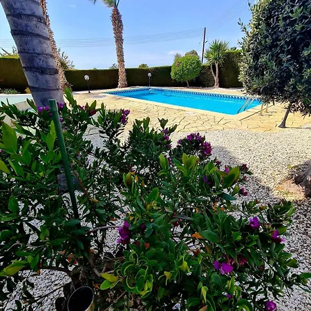 Villa Cheerful 2 Bedroom Villa, Sea Views, Refurbished 2026 Peyia