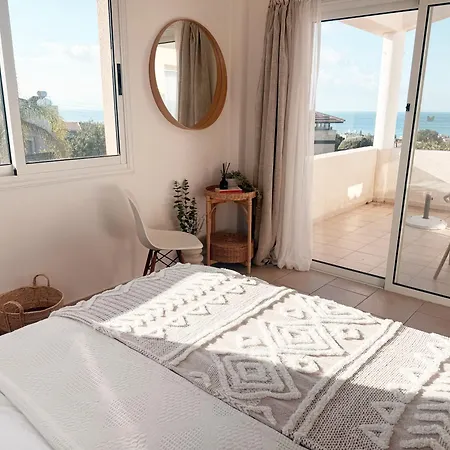 Villa Cheerful 2 Bedroom Villa, Sea Views, Refurbished 2026 *
