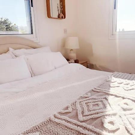 Villa Cheerful 2 Bedroom Villa, Sea Views, Refurbished 2026 Peyia
