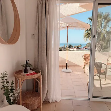 Cheerful 2 Bedroom Villa, Sea Views, Refurbished 2026 Peyia